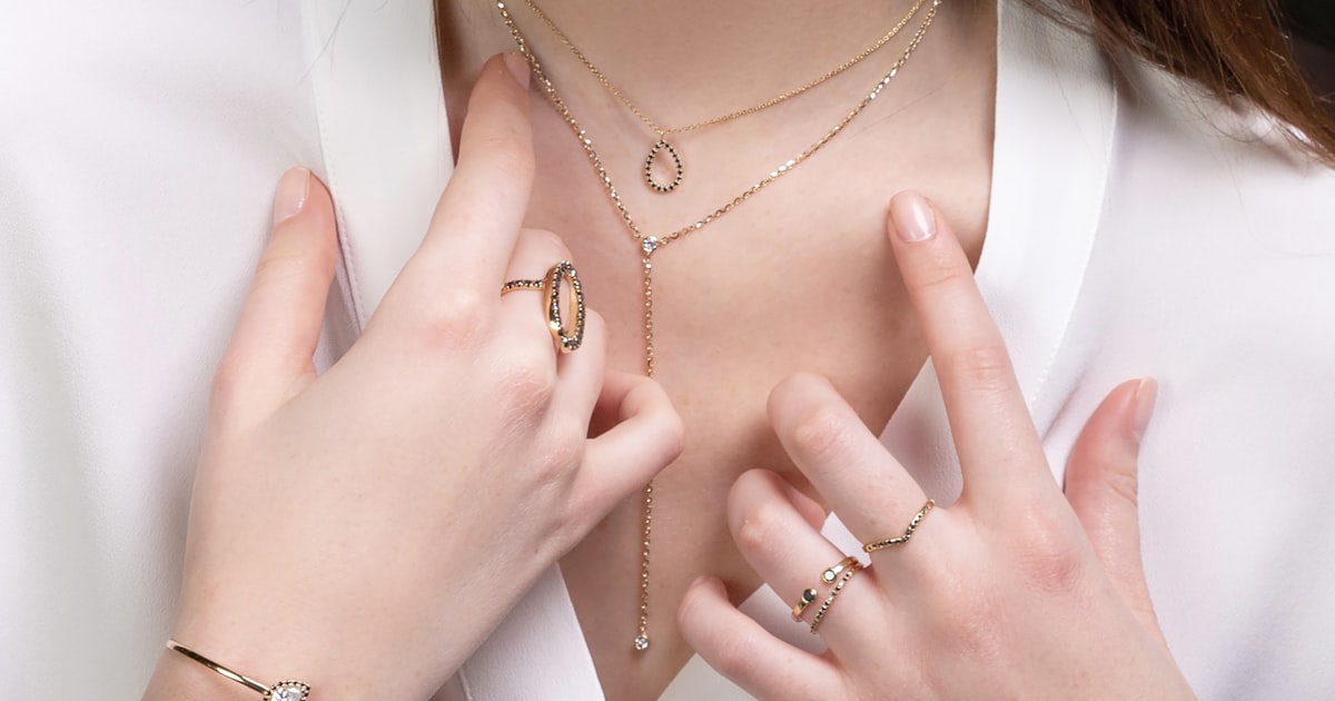 The Rise of Artificial Jewelry: A Trend to Follow